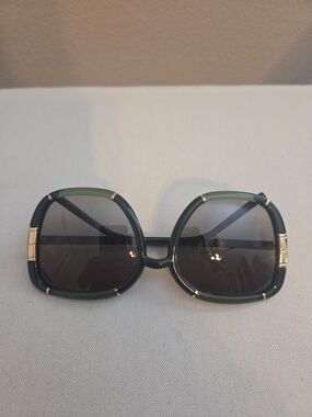 Tory Burch Green Oversized Square Sunglasses with Gold Hardware